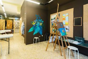 Fotografía de interiorismo y reformas para un local de escuela de arte.